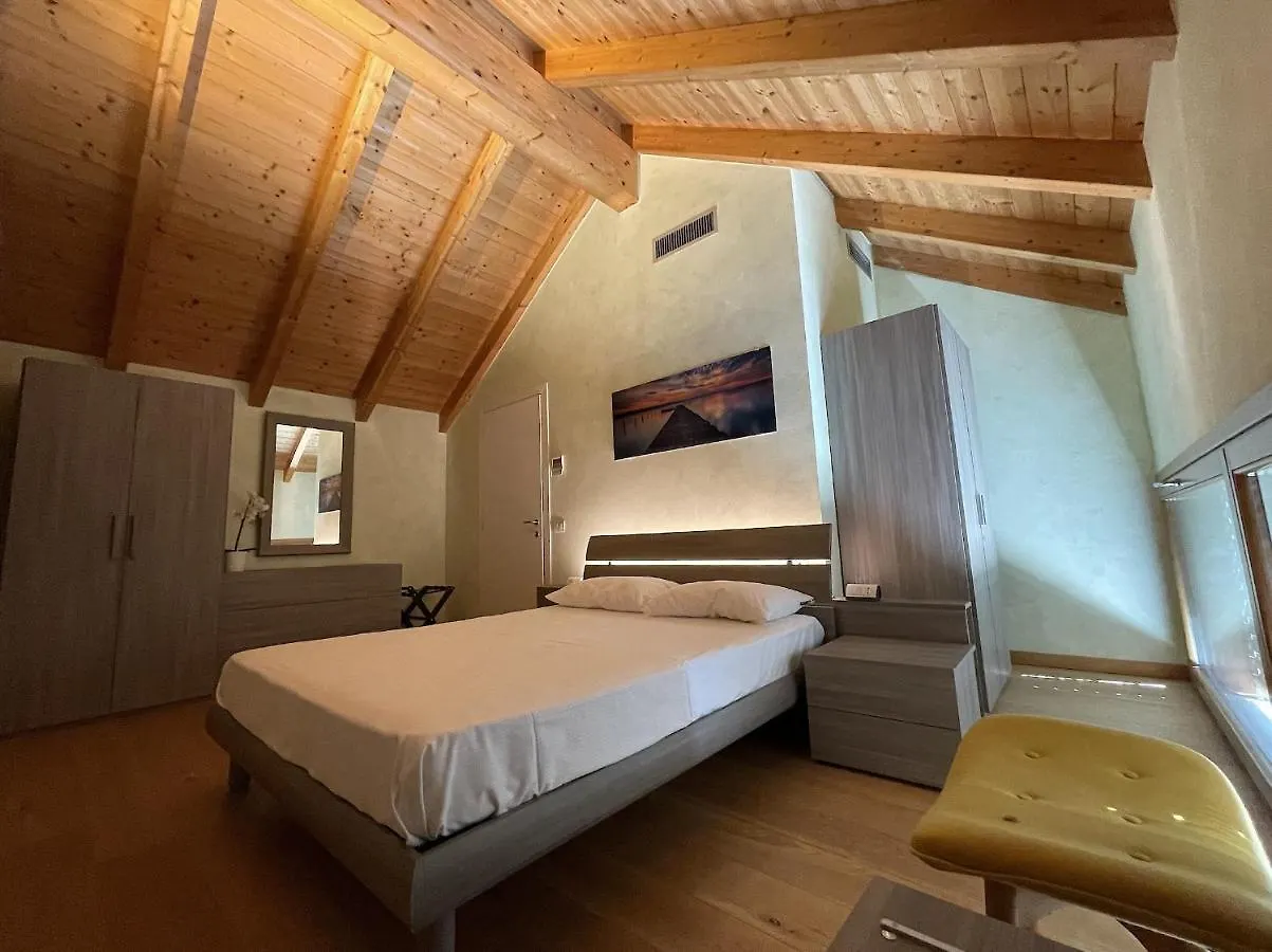 Paradiso Del Lago X5 Bellano 0*,  İtalya